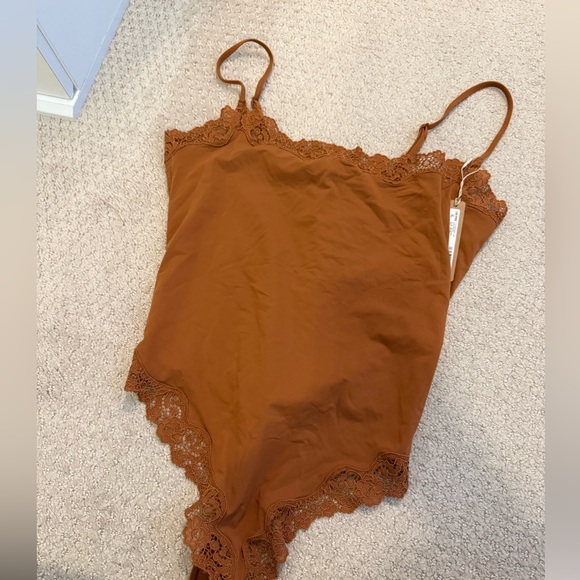 Skims fits everybody bodysuit in camel size XL NWT - Picture 2 of 4